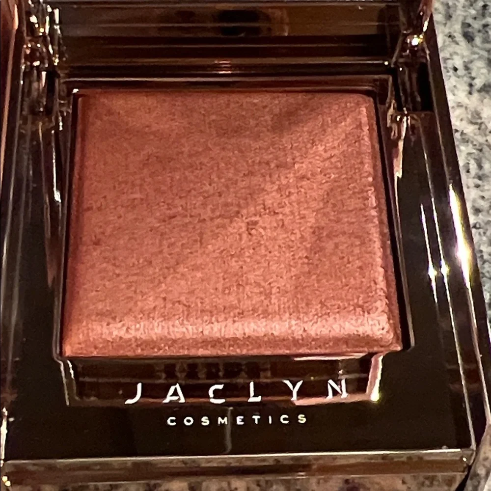 Jaclyn Cosmetics Highlighter in Turned On NIB